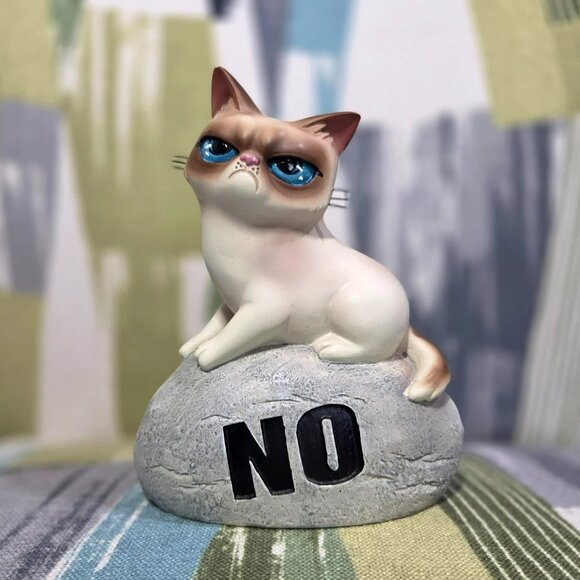 Ganz Grumpy Cat Figurine Collectible Cat Sitting On A No Stone Home Decor - Picture 1 of 13